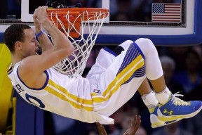 爱游戏平台-西亚卡姆关键节点力挽狂澜，雷霆今夜手感冰凉—NBA常规赛风云突变，猛龙强势反弹破连败阴霾